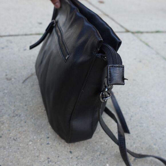 Simply Vera Vera Wang Remsen Crossbody Bag Faux Leather Black Minimalist Casual - Picture 10 of 13